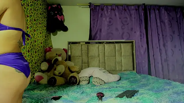 alanaanddaphne online show from 04-24-26, 03:31