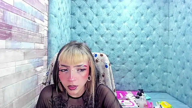 Samantha Smiith online show from 12-21-25, 04:30