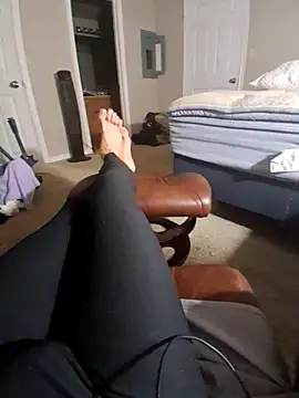 Snapshot of lovetostrokensmoke chatting on 09-17-25, 08:27 lovetostrokensmoke online show from 09-17-25, 08:27