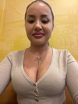 Snapshot of beautydiamond chatting on 04-30-26, 08:20 beautydiamond online show from 04-30-26, 08:20