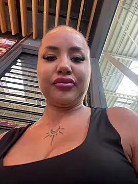 Snapshot of beautydiamond chatting on 05-28-26, 08:11 beautydiamond online show from 05-28-26, 08:11