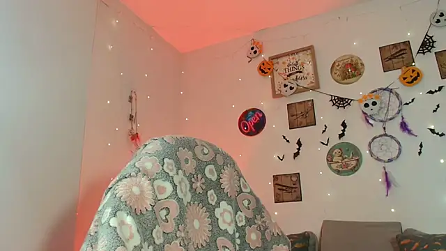 catalinamommyx online show from 10-31-25, 01:06