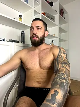 Snapshot of LoveIsBlind_ chatting on 10-04-25, 07:39 LoveIsBlind  online show from 10-04-25, 07:39