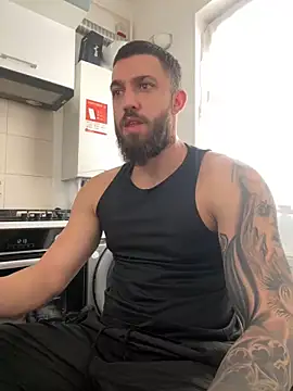 Snapshot of LoveIsBlind_ chatting on 10-28-25, 09:13 LoveIsBlind  online show from 10-28-25, 09:13