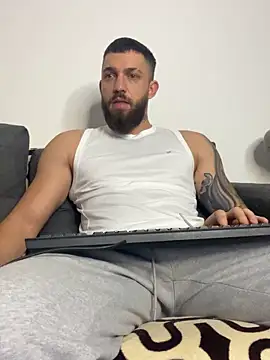 LoveIsBlind  online show from 11-07-25, 08:58