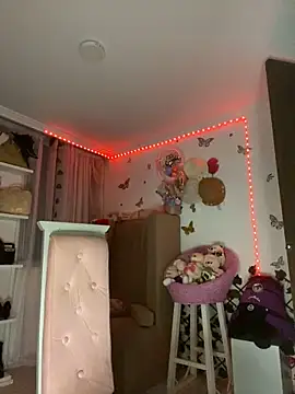 Snapshot of lina_pink chatting on 02-11-25, 11:33 lina pink online show from 02-11-25, 11:33