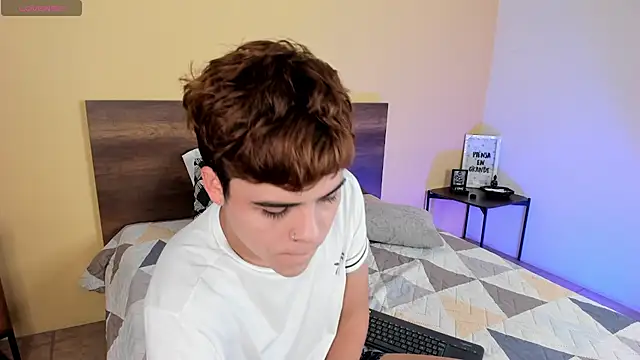 Snapshot of justinbiler chatting on 01-04-25, 12:38 justinbiler online show from 01-04-25, 12:38