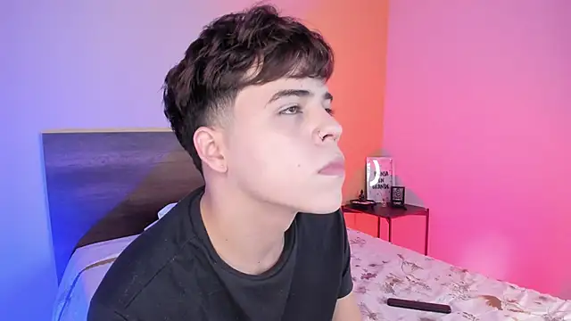 Snapshot of justinbiler chatting on 02-06-25, 12:37 justinbiler online show from 02-06-25, 12:37