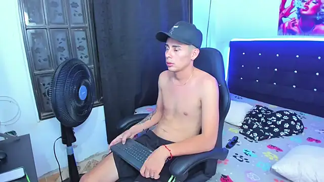 Alexander and Xiao online show from 10-22-25, 01:06