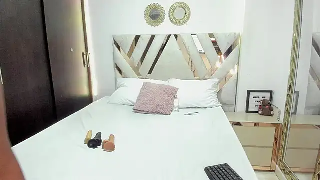 KriisvanyLeroy online show from 12-04-25, 08:17