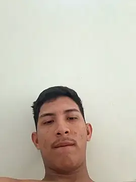 Snapshot of Guti_hazz chatting on 11-19-25, 12:16 Guti hazz online show from 11-19-25, 12:16