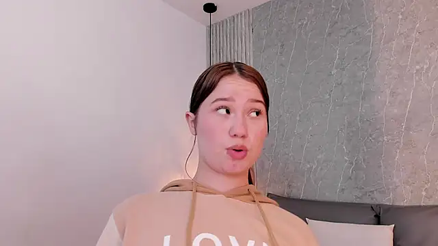 Roxie-Summers11 online show from 12-30-24, 06:05