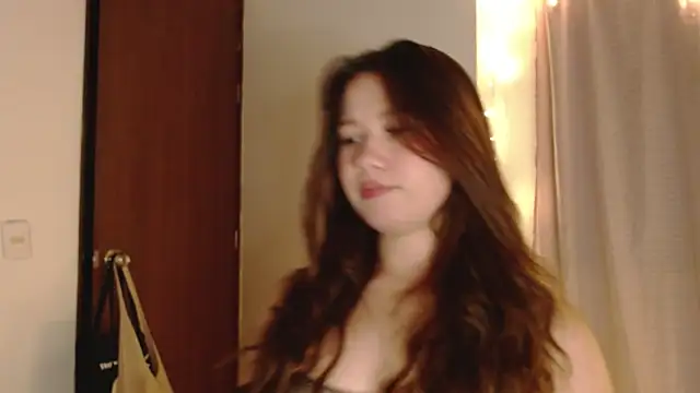 Snapshot of Roxie-Summers11 chatting on 08-08-26, 05:20 Roxie-Summers11 online show from 08-08-26, 05:20