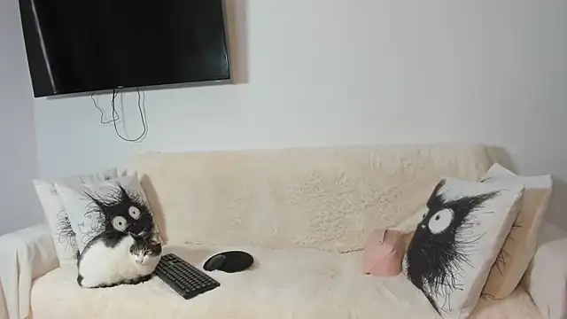 Emma Jnes online show from 02-26-25, 09:37