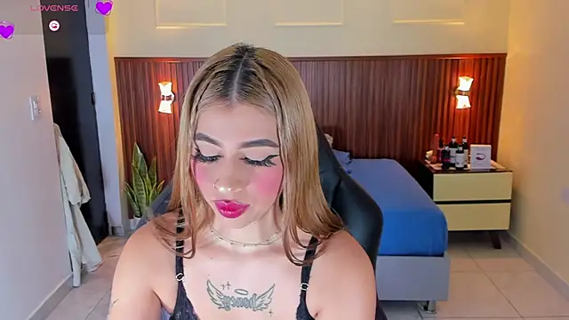 LUCYAMARS1 online show from 11-26-25, 01:01