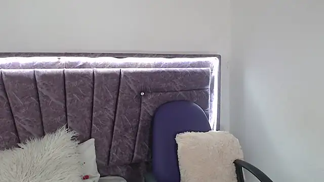 Snapshot of Penelope_Fox14 chatting on 09-17-25, 12:51 Penelope Fox14 online show from 09-17-25, 12:51