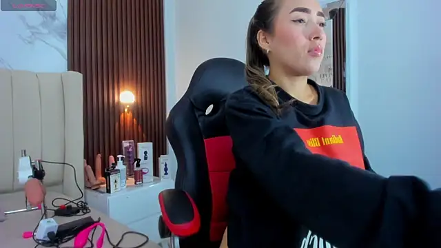 CAMILAGRAY online show from 04-14-26, 12:55