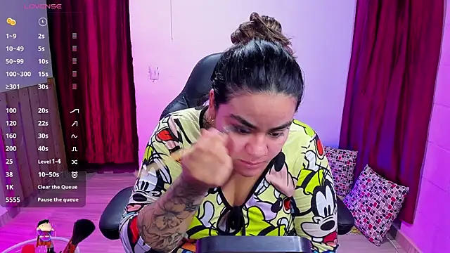 Snapshot of Sharon_hils chatting on 12-26-24, 12:59 Sharon hils online show from 12-26-24, 12:59