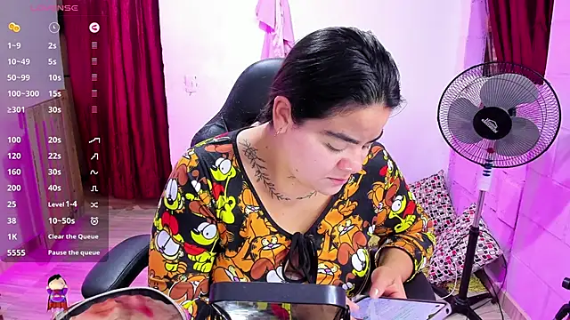 Snapshot of Sharon_hils chatting on 01-07-25, 01:14 Sharon hils online show from 01-07-25, 01:14