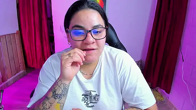 Snapshot of Sharon_hils chatting on 01-20-25, 10:04 Sharon hils online show from 01-20-25, 10:04