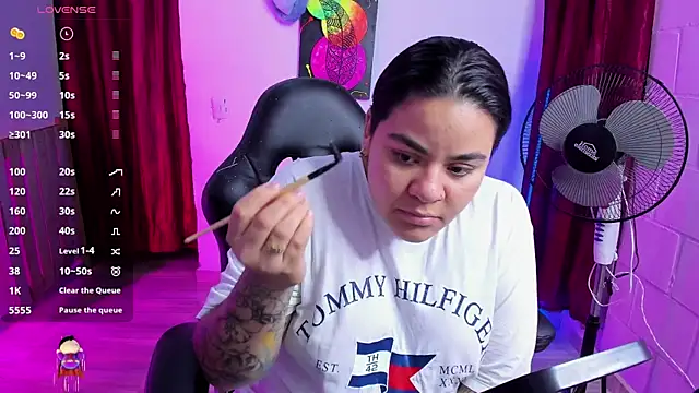 Snapshot of Sharon_hils chatting on 02-08-25, 09:36 Sharon hils online show from 02-08-25, 09:36