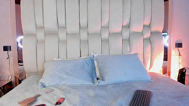 Isa Little Star online show from 04-07-26, 04:13