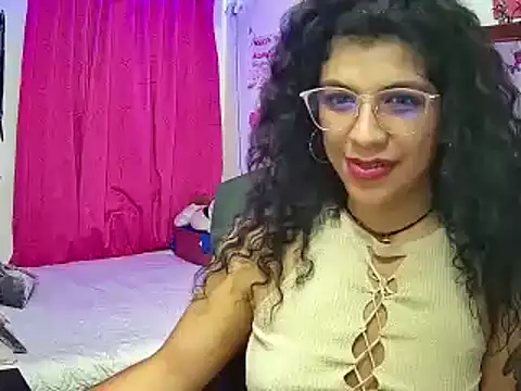 Snapshot of NicollWilliams_420 chatting on 09-17-25, 05:31 NicollWilliams 420 online show from 09-17-25, 05:31