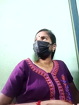 Snapshot of anusiya01 chatting on 01-25-25, 07:06 anusiya01 online show from 01-25-25, 07:06