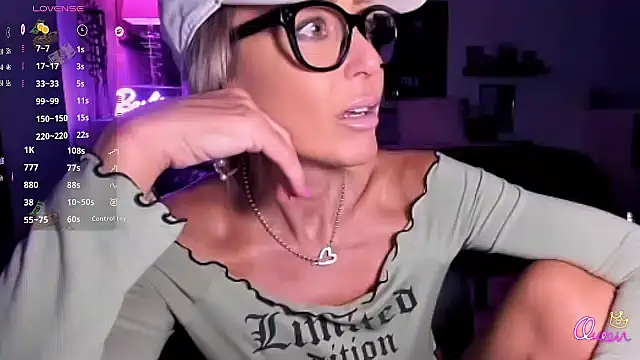 VelvetBarbie online show from 04-09-26, 12:43