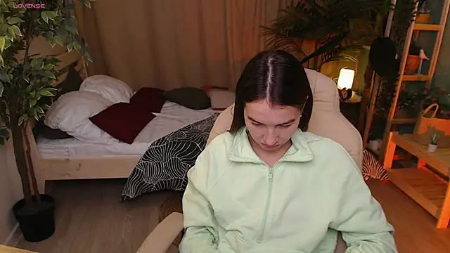 Bellla Haddid online show from 11-20-25, 01:39