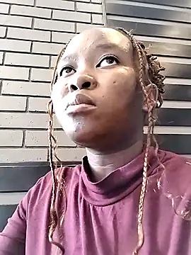 Snapshot of Iva_deep chatting on 03-18-25, 12:25 Iva deep online show from 03-18-25, 12:25