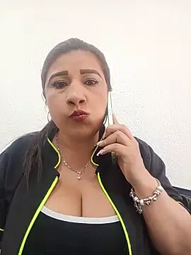 Snapshot of Hannahcandyy chatting on 06-11-26, 04:27 Hannahcandyy online show from 06-11-26, 04:27