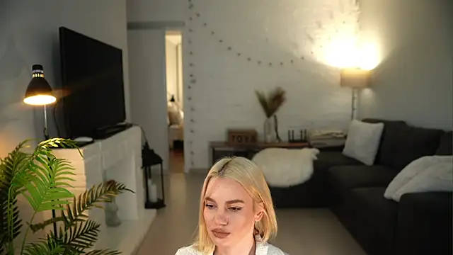 Heidi11 online show from 04-24-26, 03:36