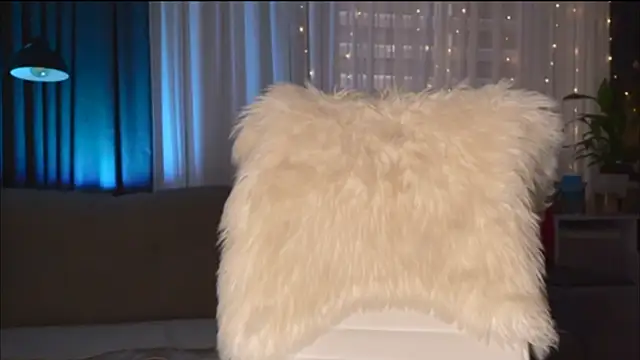 Snapshot of Lady__Boom chatting on 04-10-26, 08:30 Lady Boom online show from 04-10-26, 08:30