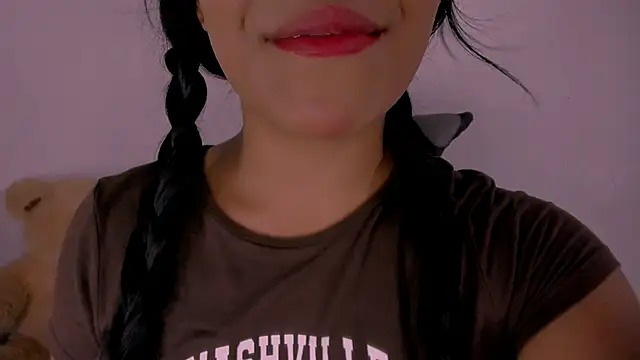 Snapshot of veky_saliva01 chatting on 11-14-25, 01:04 veky saliva01 online show from 11-14-25, 01:04