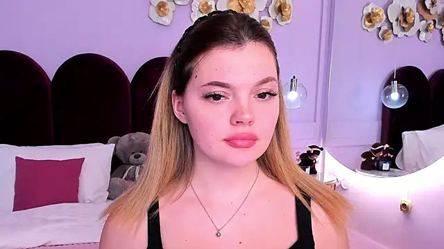 ZaraBloom online show from 01-28-25, 02:43