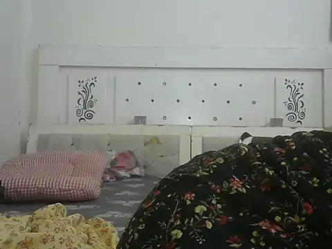 Snapshot of MONICA-LOVE chatting on 09-12-25, 04:07 MONICA-LOVE online show from 09-12-25, 04:07