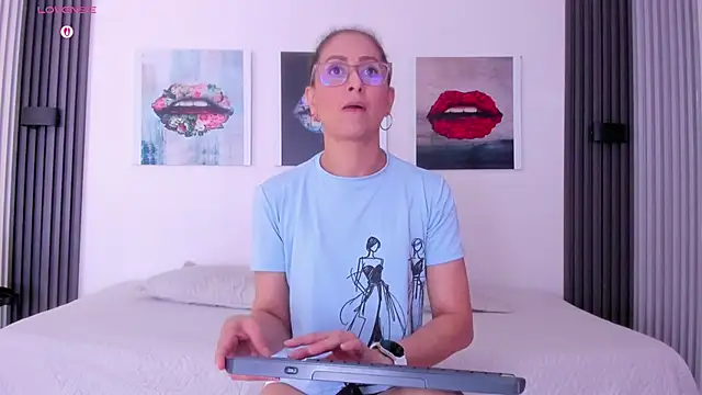 Angela donnato online show from 04-11-26, 03:44