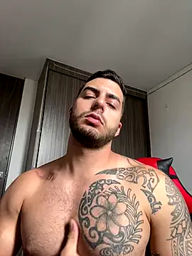 Snapshot of thomas_gun chatting on 12-03-24, 04:06 thomas gun online show from 12-03-24, 04:06