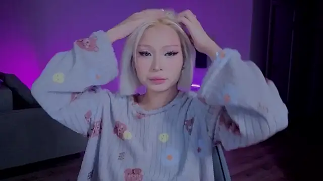 RileyMee online show from 11-22-25, 01:15