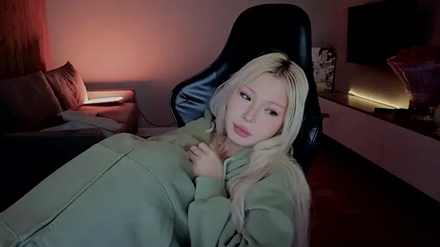 RileyMee online show from 04-19-26, 11:42