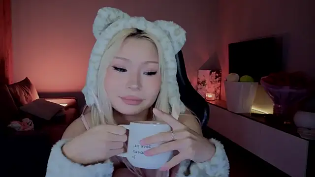 RileyMee online show from 04-22-26, 03:42