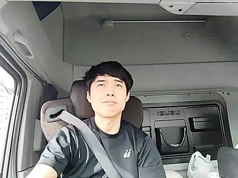 whitebriefboy online show from 04-04-26, 11:24