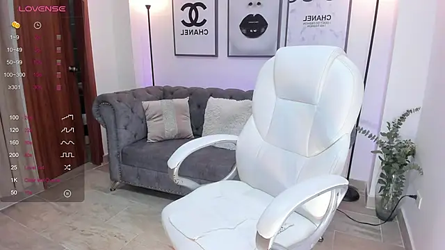 Snapshot of naomii_campbell_ chatting on 03-01-25, 12:45 naomii campbell online show from 03-01-25, 12:45