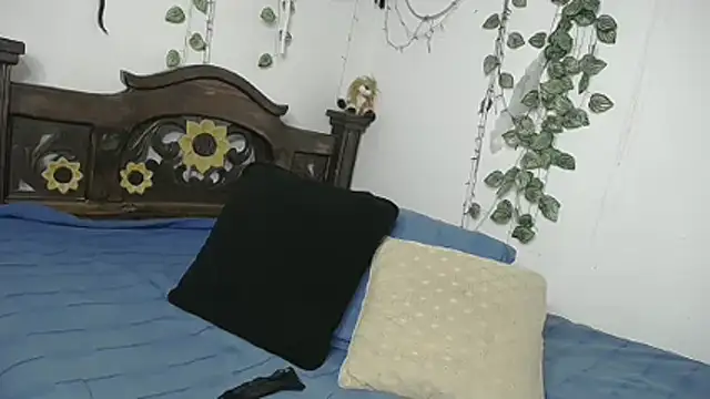 Snapshot of DominaLeona chatting on 05-02-26, 10:15 DominaLeona online show from 05-02-26, 10:15