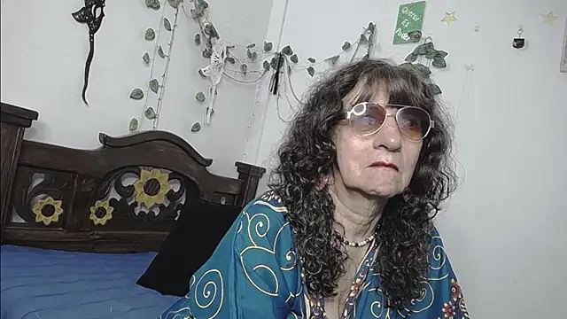 Snapshot of DominaLeona chatting on 05-18-26, 10:04 DominaLeona online show from 05-18-26, 10:04