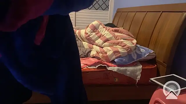 Snapshot of shuai321 chatting on 02-04-25, 04:18 shuai321 online show from 02-04-25, 04:18