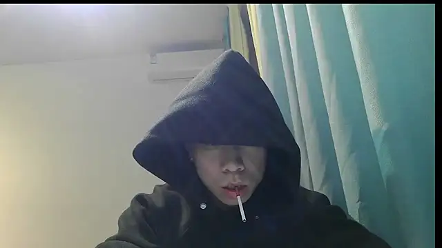 Snapshot of shuai321 chatting on 02-24-25, 12:48 shuai321 online show from 02-24-25, 12:48