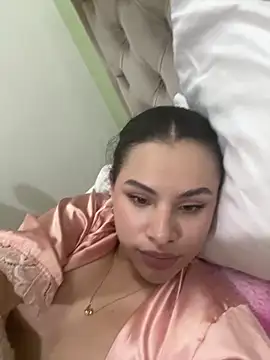 Luciluu20 online show from 01-10-25, 03:39