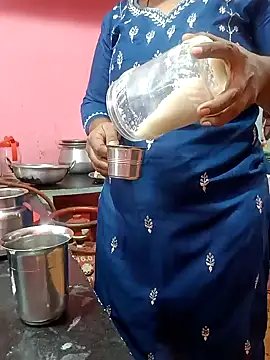 Snapshot of Renuma chatting on 01-06-25, 04:15 Renuma online show from 01-06-25, 04:15